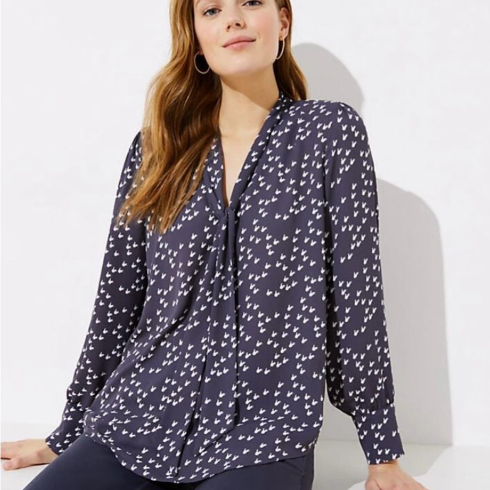 Gray with white pattern long sleeve blouse from LOFT. Size XS